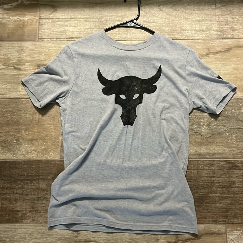 Grey t shirt